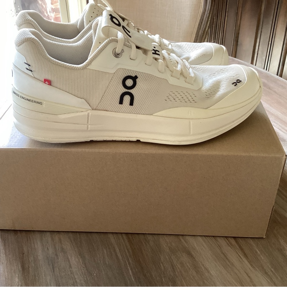 On Running Womens The Roger Pro Sneakers